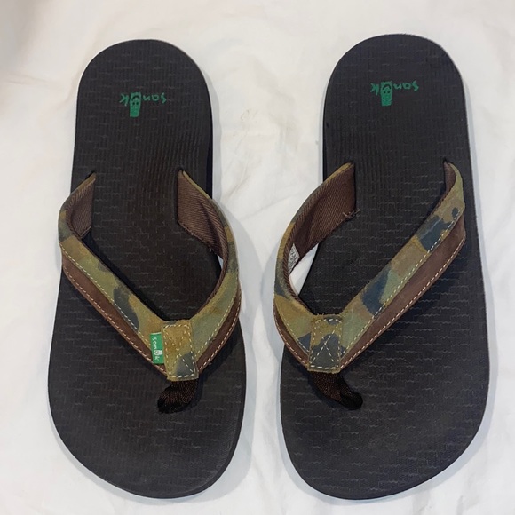 Sanuk | Shoes | Sanuk Camo Flip Flops 